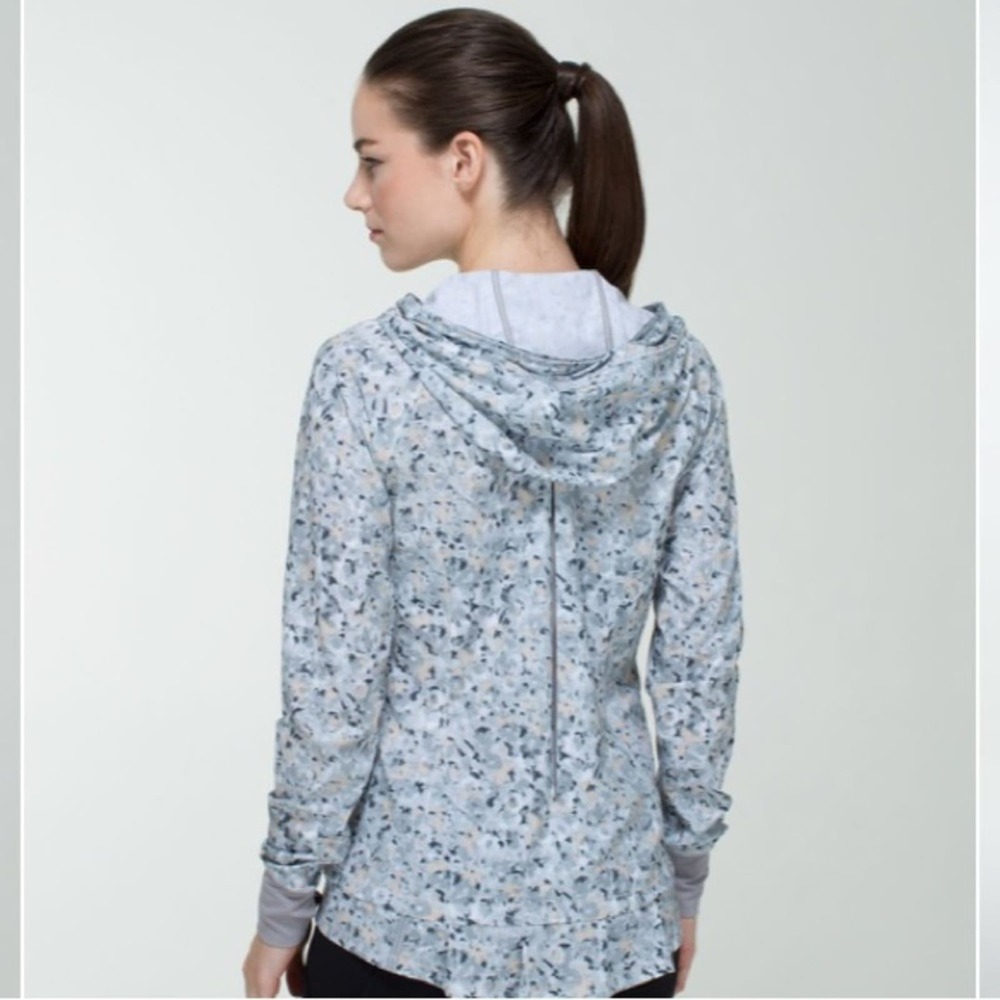 Lululemon Like New Lightened Up 1/4 Zip Pullover in Speckled Silver and Gray - Picture 2 of 14
